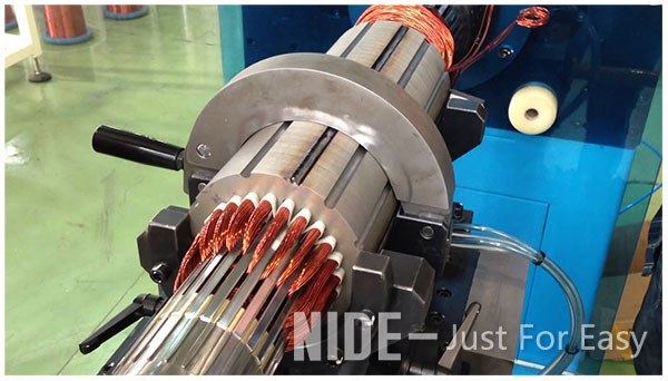 Alta bobina de la automatización que inserta la inserción Machine-1 de la bobina de la bomba de agua profunda de la máquina