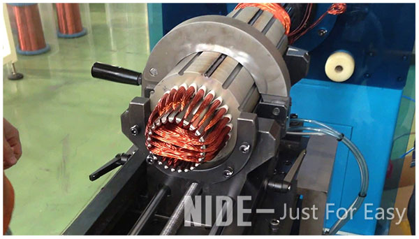 Alta bobina de la automatización que inserta la inserción Machine-2 de la bobina de la bomba de agua profunda de la máquina