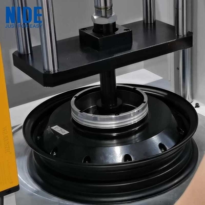 Máquina automática de extracción de eje para el motor del eje de la rueda BLDC